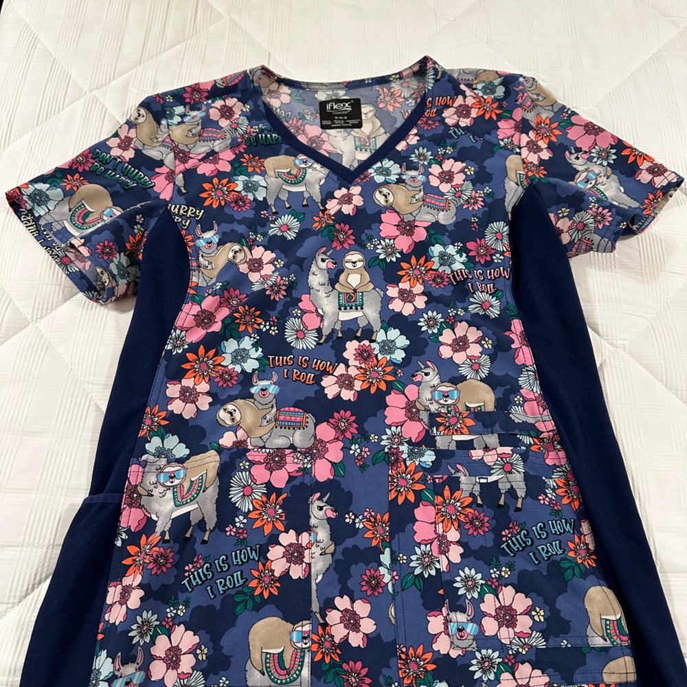 Cherokee i flex scrub top